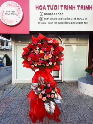 Lẵng hoa chúc mừng Tân An, Long An của shop hoa tươi Trinh Trinh LCM-034