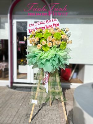 Lẵng hoa chúc mừng của shop hoa tươi Trinh Trinh - shop hoa tươi Tân An, Long An LCM-062