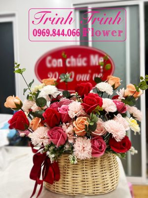 Giỏ hoa sáp đẹp ở Tân An, Long An của shop hoa tươi Trinh Trinh - shop hoa Tươi Tân An, Long An GHS-004