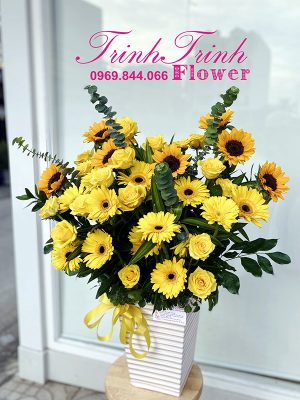 Giỏ hoa chúc mừng, giỏ hoa chúc mừng khai trương, giỏ hoa chúc mừng sinh nhật của shop hoa tươi Trinh Trinh tại thành phố Tân An, tỉnh Long An LCM-007