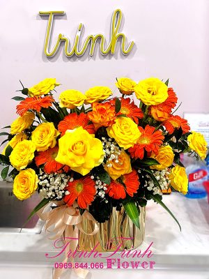 Giỏ hoa chúc mừng, giỏ hoa chúc mừng khai trương, giỏ hoa chúc mừng sinh nhật của shop hoa tươi Trinh Trinh tại thành phố Tân An, tỉnh Long An LCM-014