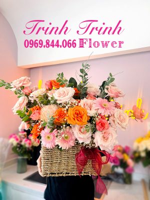 Giỏ hoa chúc mừng, giỏ hoa chúc mừng sinh nhật, giỏ hoa chúc mừng khai trương của shop hoa tươi Trinh Trinh - Tiệm hoa tươi ở Tân An, Long An GCM-086