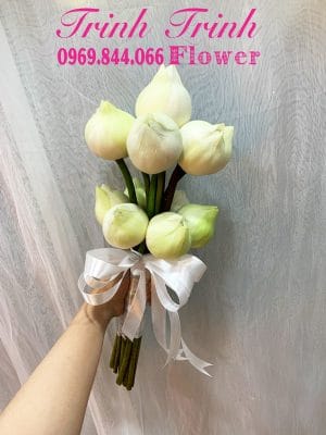 Bó hoa cưới hoa sen đẹp, hoa cầm tay của cô dâu của cửa hàng hoa tươi Tân An - Trinh Trinh flowers mã số BHC-026