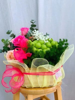 Giỏ trái cây, giỏ hoa quả, giỏ trái cây và hoa của shop hoa tươi Tân An, Long An - Trinh Trinh Flowers GTC-028