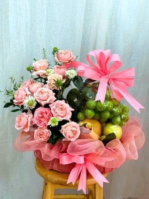 Giỏ trái cây, giỏ hoa quả, giỏ trái cây và hoa của shop hoa tươi Tân An, Long An - Trinh Trinh Flowers GTC-030