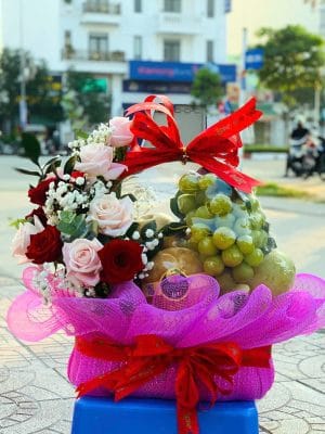 Giỏ trái cây, giỏ hoa quả, giỏ trái cây và hoa của shop hoa tươi Tân An, Long An - Trinh Trinh Flowers GTC-034