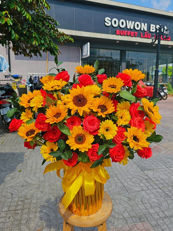 Giỏ Hoa Tone Màu Vàng, Giỏ Hoa Hướng Dương, Giỏ Hoa Đẹp, Giỏ Hoa Khai Trương, Giỏ Hoa Chúc Mừng, Giỏ Hoa Sinh Nhật Của Shop Hoa Tươi Tiệm Hoa Tươi Tân An, Long An | Tây Ninh Gcm-107
