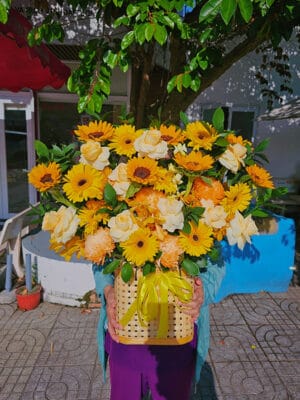 Giỏ hoa tone màu vàng, giỏ hoa hướng dương, giỏ hoa đẹp, giỏ hoa khai trương, giỏ hoa chúc mừng, giỏ hoa sinh nhật của shop hoa tươi Tiệm hoa tươi Tân An, Long An | Tây Ninh GCM-108