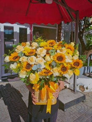 Giỏ hoa tone màu vàng, giỏ hoa hướng dương, giỏ hoa đẹp, giỏ hoa khai trương, giỏ hoa chúc mừng, giỏ hoa sinh nhật của shop hoa tươi Tiệm hoa tươi Tân An, Long An | Tây Ninh GCM-113