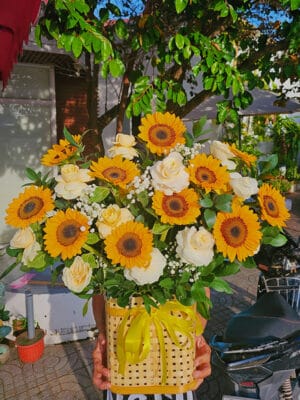 Giỏ hoa tone màu vàng, giỏ hoa hướng dương, giỏ hoa đẹp, giỏ hoa khai trương, giỏ hoa chúc mừng, giỏ hoa sinh nhật của shop hoa tươi Tiệm hoa tươi Tân An, Long An | Tây Ninh GCM-120