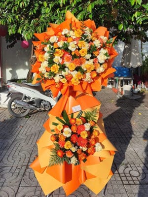 Lẵng hoa đẹp, lẵng hoa chúc mừng, lẵng hoa khai trương, kệ hoa khai trương của shop hoa tươi Tân An - Long An | Tây Ninh LCM 111